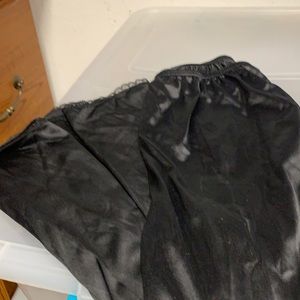 Vassarette Black MIDI Half Slip Size Medium